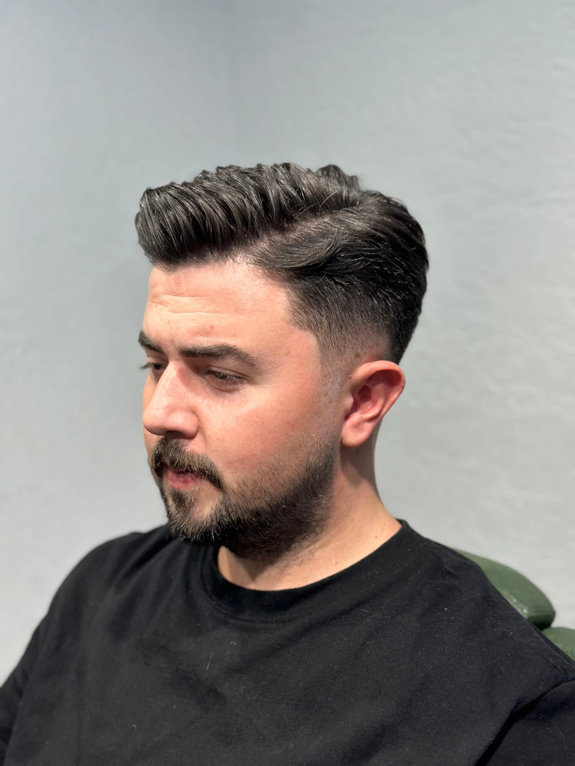 Eryaman berber Zen Erkek Berber’de profesyonel saç ve sakal hizmetleri.