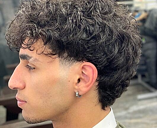 Etimesgut berber Zen Erkek Berber’de modern saç ve sakal bakımı.